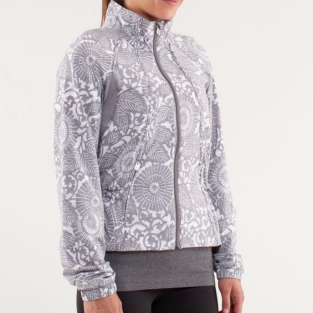 Lululemon Run to Travel track jacket 12 beachy floral white fossil